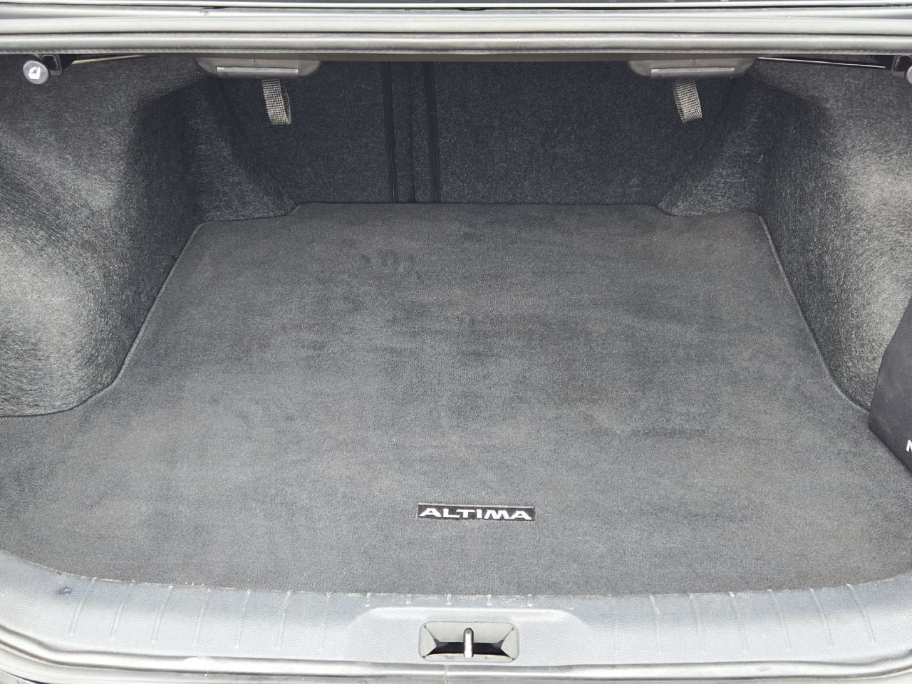 Used 2023 Nissan Altima 2.5 SV FWD image 12
