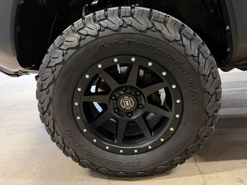 Used 2019 Toyota Tacoma TRD Off-Road image 28