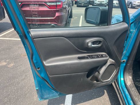 Used 2022 Jeep Renegade Latitude AWD/4WD image 11