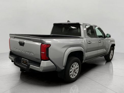 Used 2024 Toyota Tacoma SR5 AWD/4WD image 4