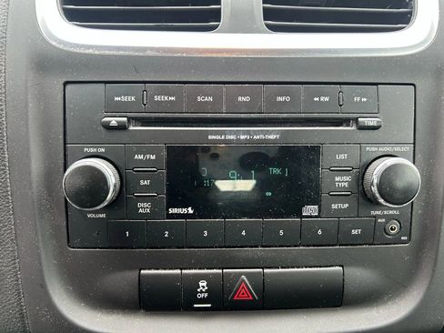 Used 2013 Dodge Avenger SE image 15