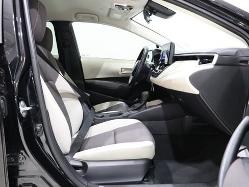 Used 2025 Toyota Corolla LE FWD image 31