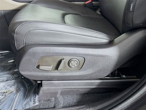 Used 2025 Kia Carnival FWD image 20