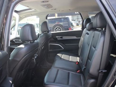 Used 2020 Kia Telluride S w/ S 8 Passenger Seating Package AWD/4WD image 22