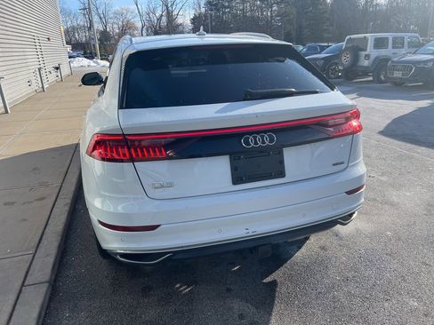 Used 2022 Audi Q8 Premium image 34