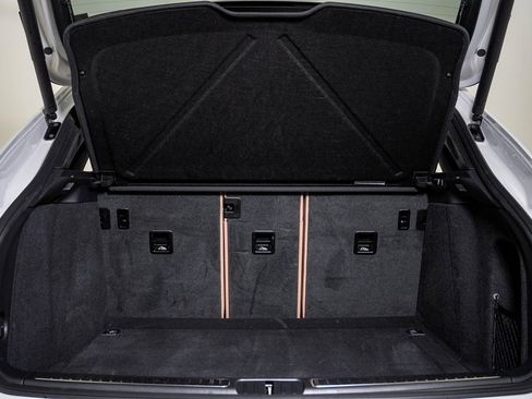 Certified 2025 Porsche Macan image 28