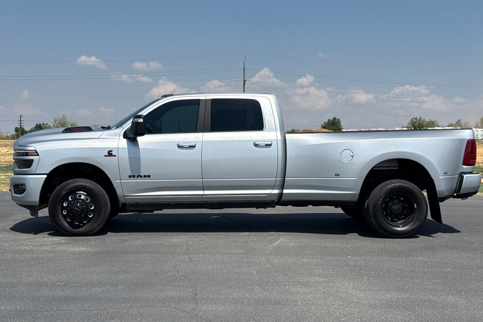 New 2026 RAM 3500 Laramie AWD/4WD image 13