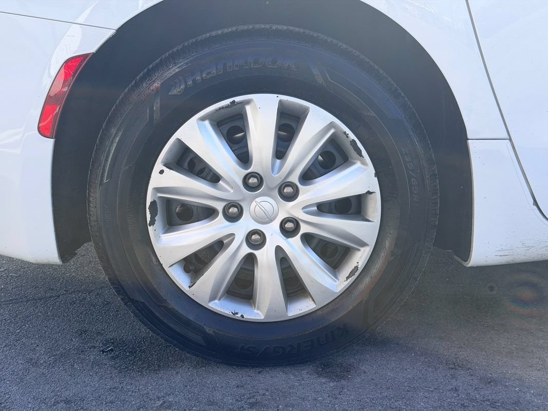 Used 2018 Chrysler Pacifica L FWD image 25