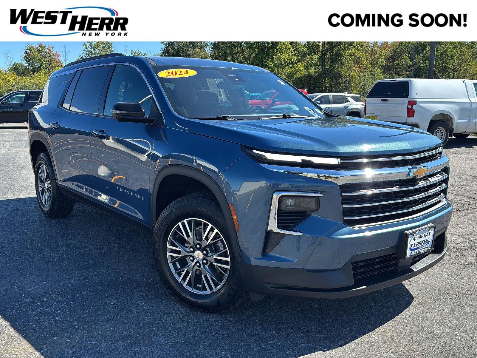 Used 2024 Chevrolet Traverse LT w/ Trailering Package AWD/4WD image 1