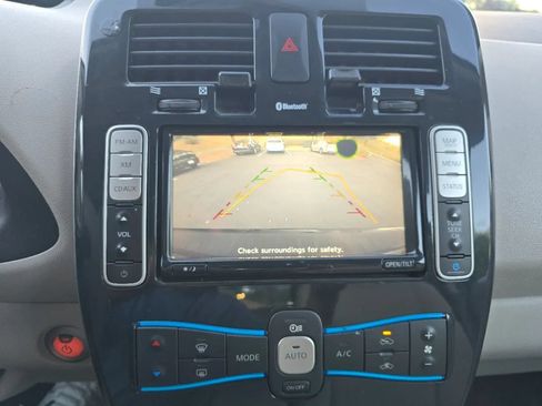 Used 2011 Nissan Leaf SL w/ Recycling/Organizational Pkg FWD image 14