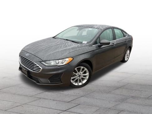 Used 2019 Ford Fusion SE image 3