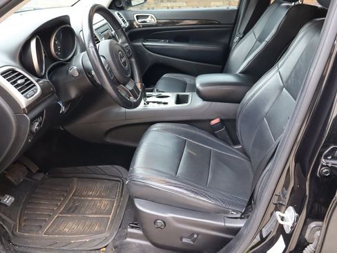 Used 2013 Jeep Grand Cherokee Laredo w/ Laredo E Group RWD image 14
