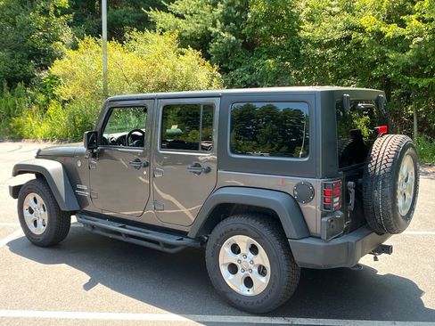 Used 2016 Jeep Wrangler Unlimited Sport w/ Connectivity Group AWD/4WD image 3