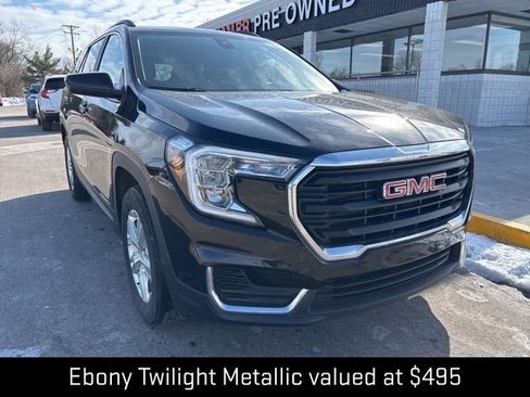 Used 2024 GMC Terrain SLE w/ Driver Convenience Package image 3