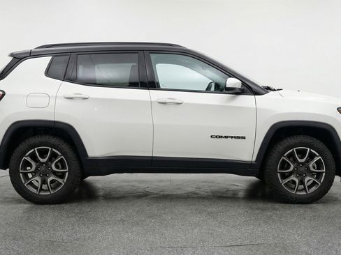 Used 2025 Jeep Compass Trailhawk AWD/4WD image 11