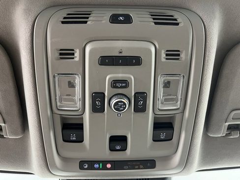 Used 2021 Cadillac Escalade ESV Premium Luxury Platinum image 17