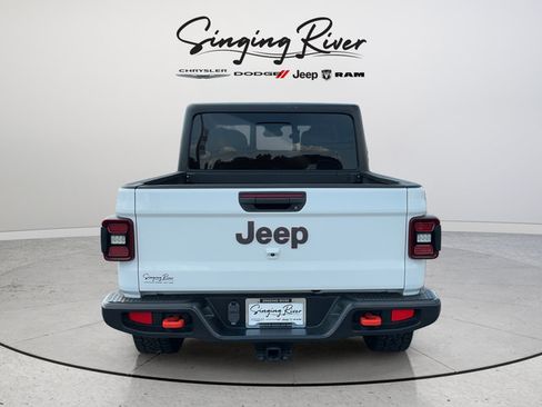 Used 2024 Jeep Gladiator Mojave w/ Technology Group AWD/4WD image 6