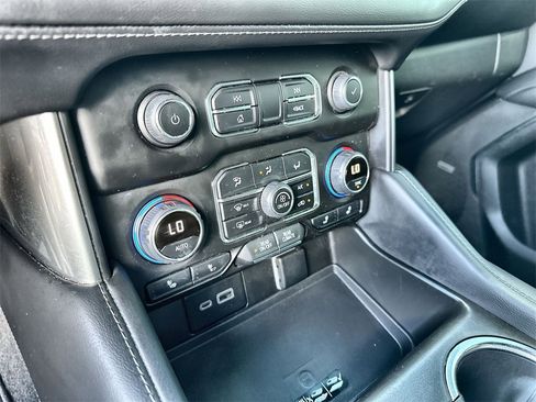 Used 2022 Chevrolet Tahoe Z71 w/ Luxury Package image 27