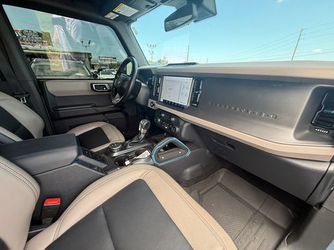 Used 2024 Ford Bronco Wildtrak AWD/4WD image 25