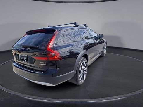 Certified 2024 Volvo V90 B6 Cross Country Plus w/ Protection Package Premier AWD/4WD image 31