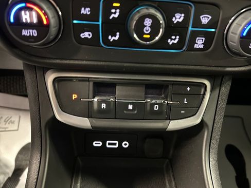 Used 2024 GMC Terrain SLE w/ Driver Convenience Package image 20