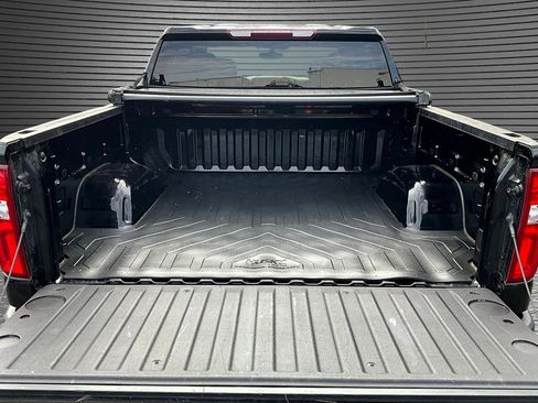 Used 2020 Chevrolet Silverado 1500 Custom w/ Custom Value Package image 7