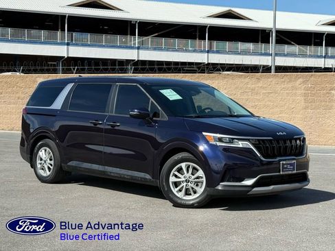 Used 2023 Kia Carnival LX image 1