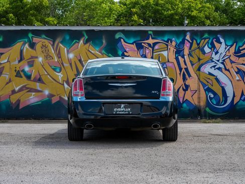 Used 2012 Chrysler 300 C RWD image 9