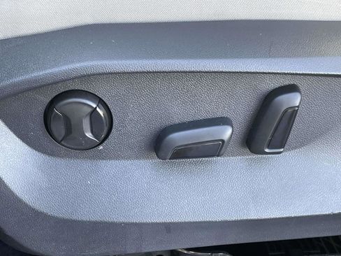 Certified 2024 Volkswagen Tiguan SE R-Line image 16