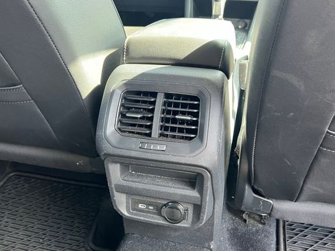 Used 2022 Volkswagen Tiguan SE image 18