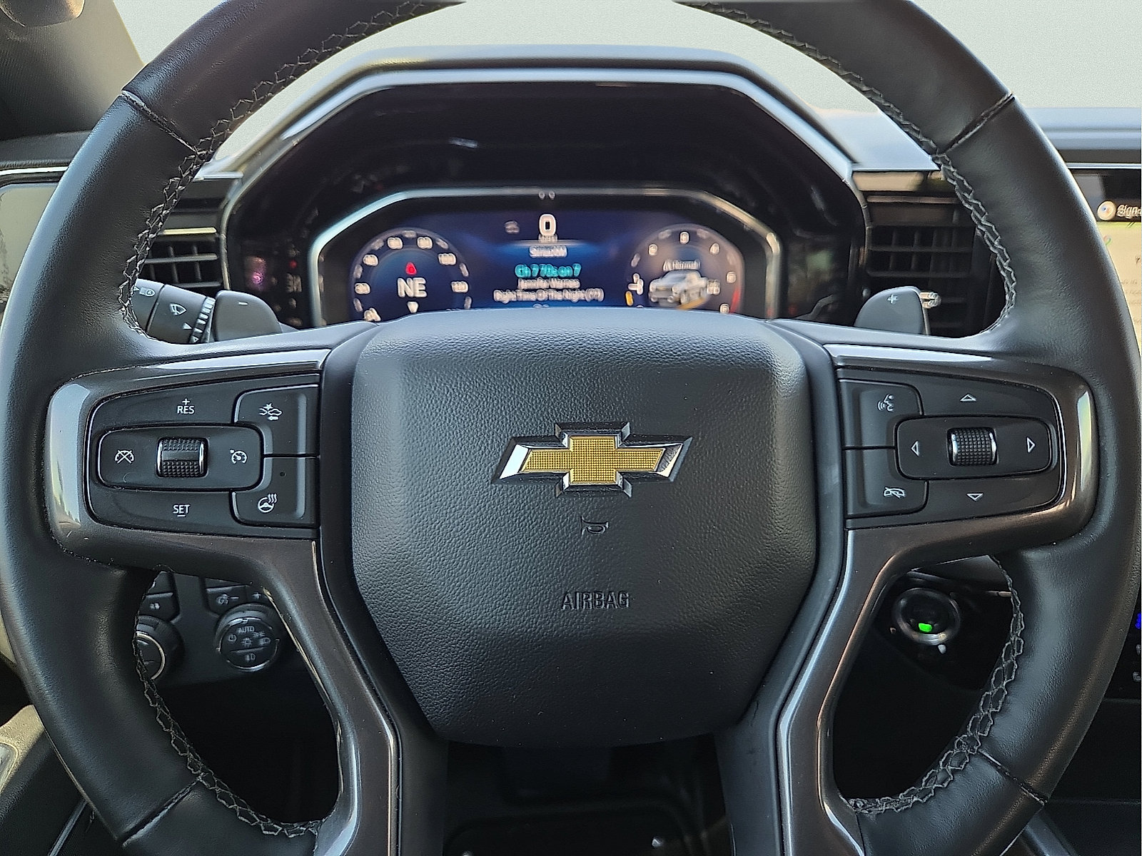 Used 2025 Chevrolet Silverado 1500 High Country AWD/4WD image 24