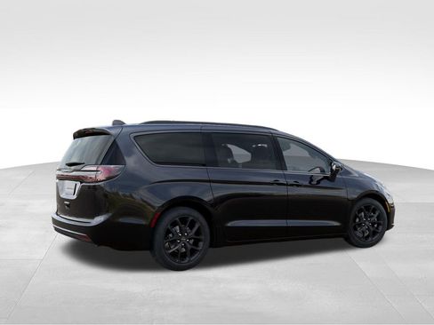 New 2026 Chrysler Pacifica Select w/ S Appearance Package image 4