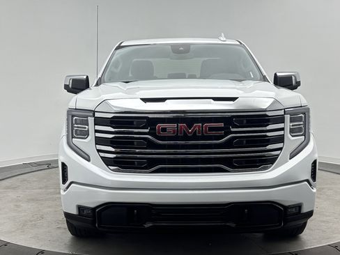 Used 2025 GMC Sierra 1500 SLT RWD image 2