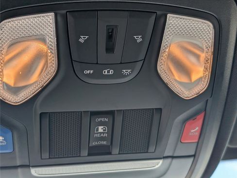 Used 2023 RAM 1500 Big Horn AWD/4WD image 33