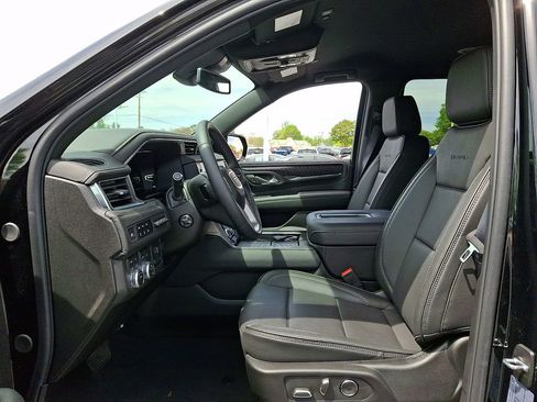 Used 2024 GMC Yukon XL Denali w/ LPO, Floor Liner Package AWD/4WD image 13