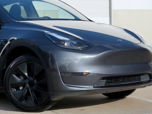Used 2025 Tesla Model Y Long Range RWD image 20