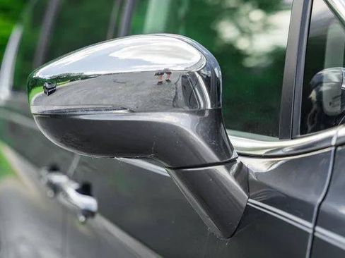Certified 2019 Chrysler Pacifica Limited FWD image 23
