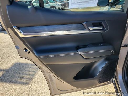 Used 2025 GMC Terrain Elevation image 17