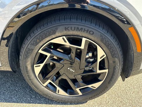 Used 2024 Kia Sportage SX image 12