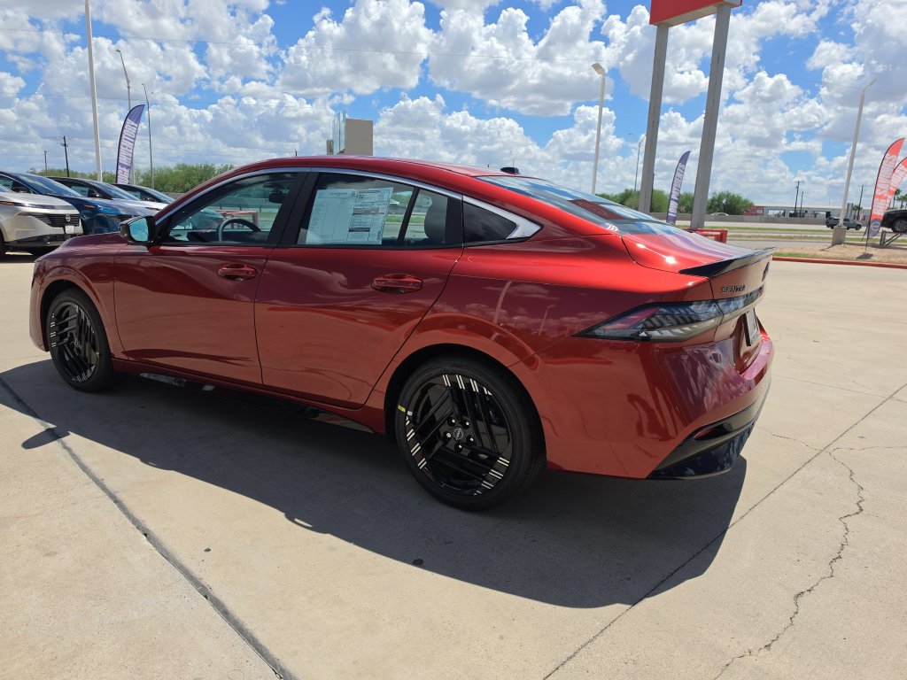 New 2027 Nissan Sentra SR w/ Floor Mat Package FWD image 5