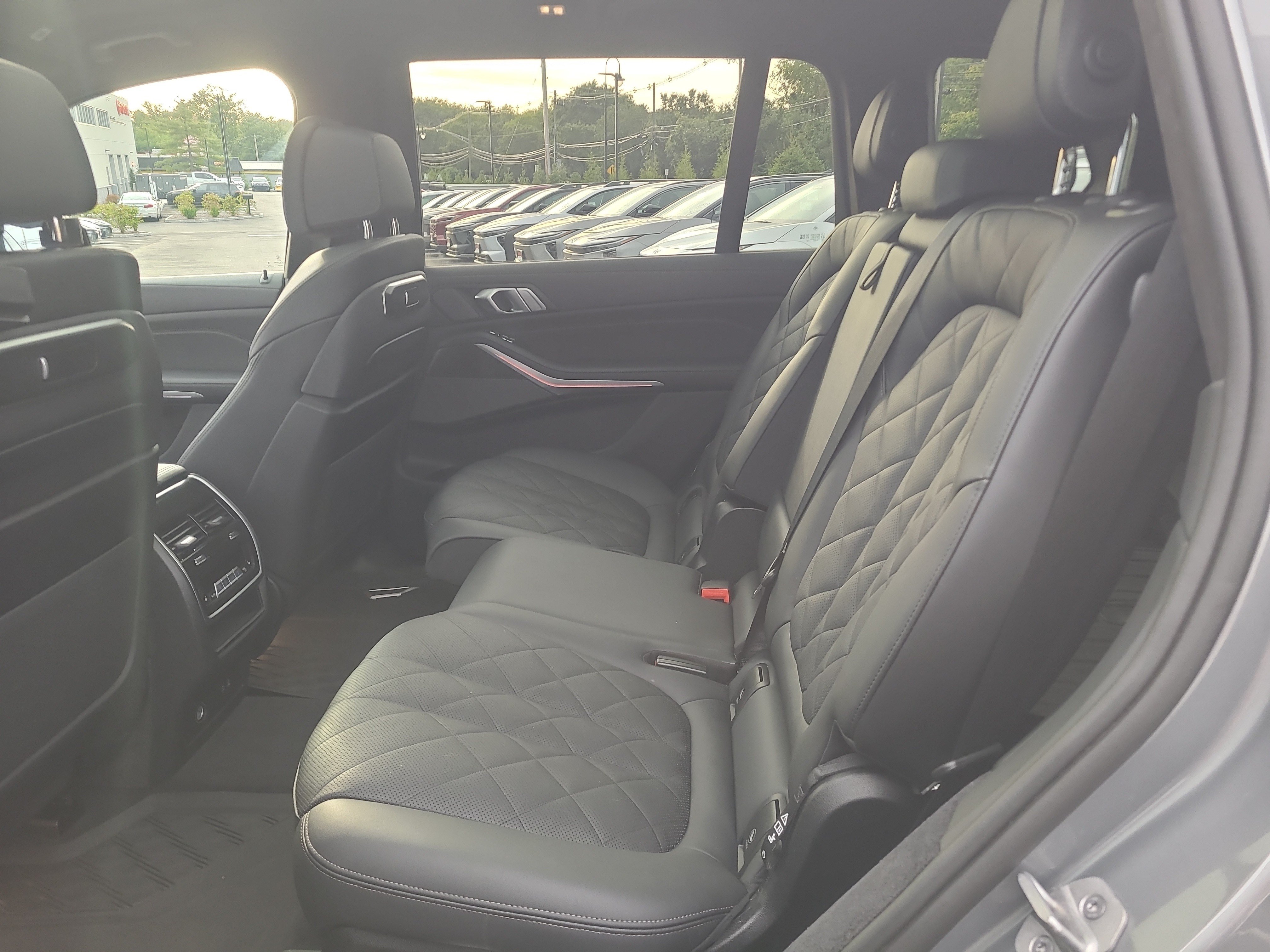 Used 2024 BMW X7 xDrive40i w/ Premium Package AWD/4WD image 29