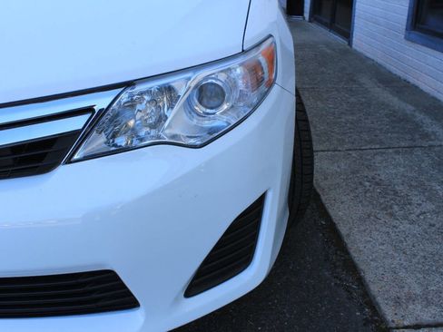 Used 2012 Toyota Camry LE image 3