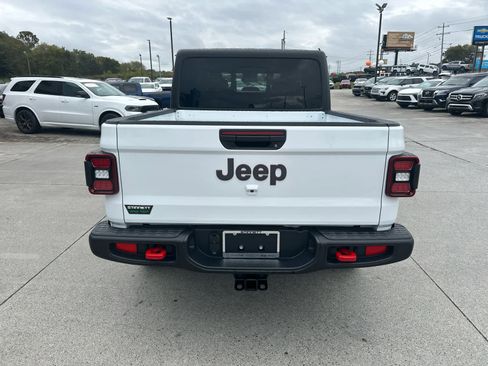 New 2025 Jeep Gladiator Rubicon w/ Convenience Group image 8