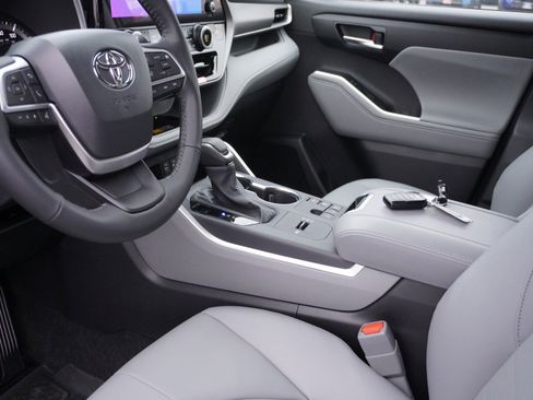 New 2026 Toyota Highlander XLE image 24