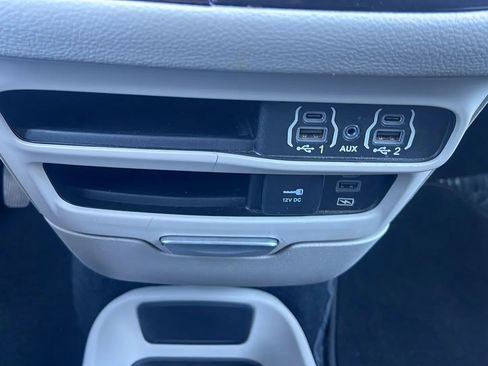 Used 2022 Chrysler Pacifica Touring-L image 23