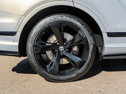 Certified 2022 Bentley Bentayga AWD/4WD image 15