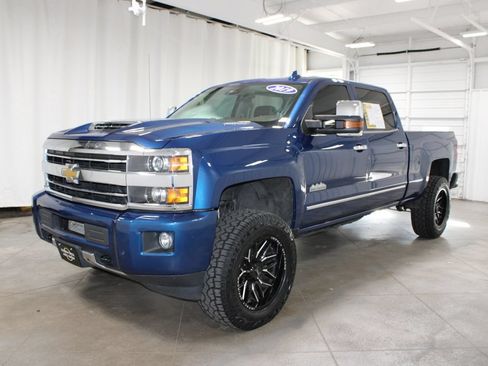 Used 2019 Chevrolet Silverado 2500 High Country w/ Duramax Plus Package AWD/4WD image 4