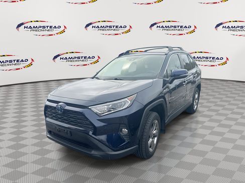Used 2021 Toyota RAV4 XLE Premium image 1