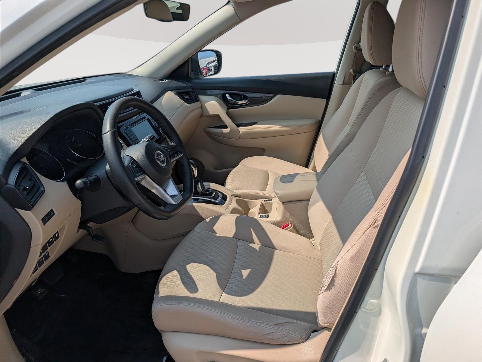 Used 2018 Nissan Rogue SV AWD/4WD image 15