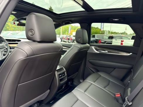 Used 2022 Cadillac XT5 Sportv w/ LPO, ONYX Package AWD/4WD image 21